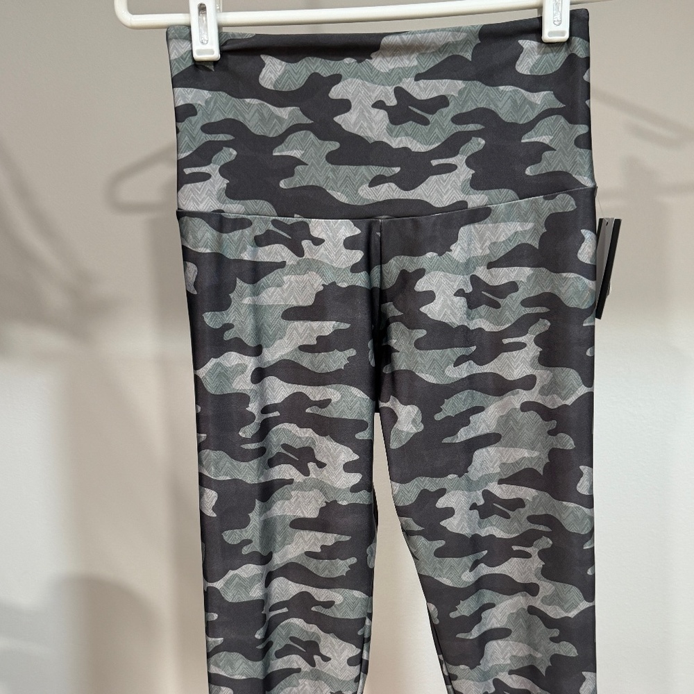 NWT ONZIE Leggings